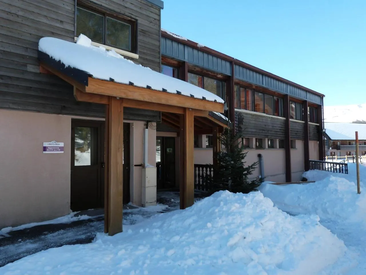 Résidence Le Bois de la Reine Super-Besse Appart hôtel