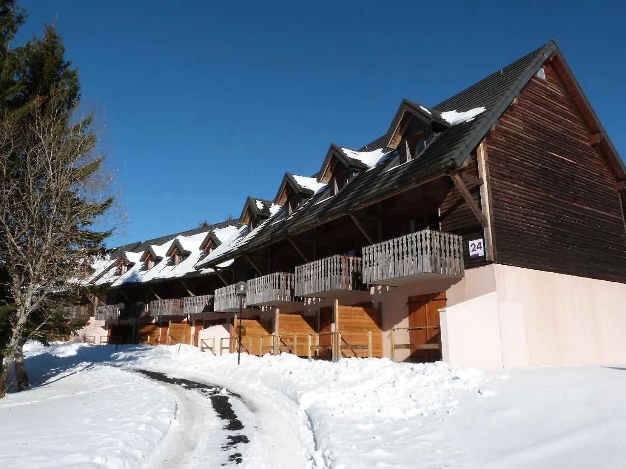 *** Appart hôtel Résidence Le Bois de la Reine Super-Besse France