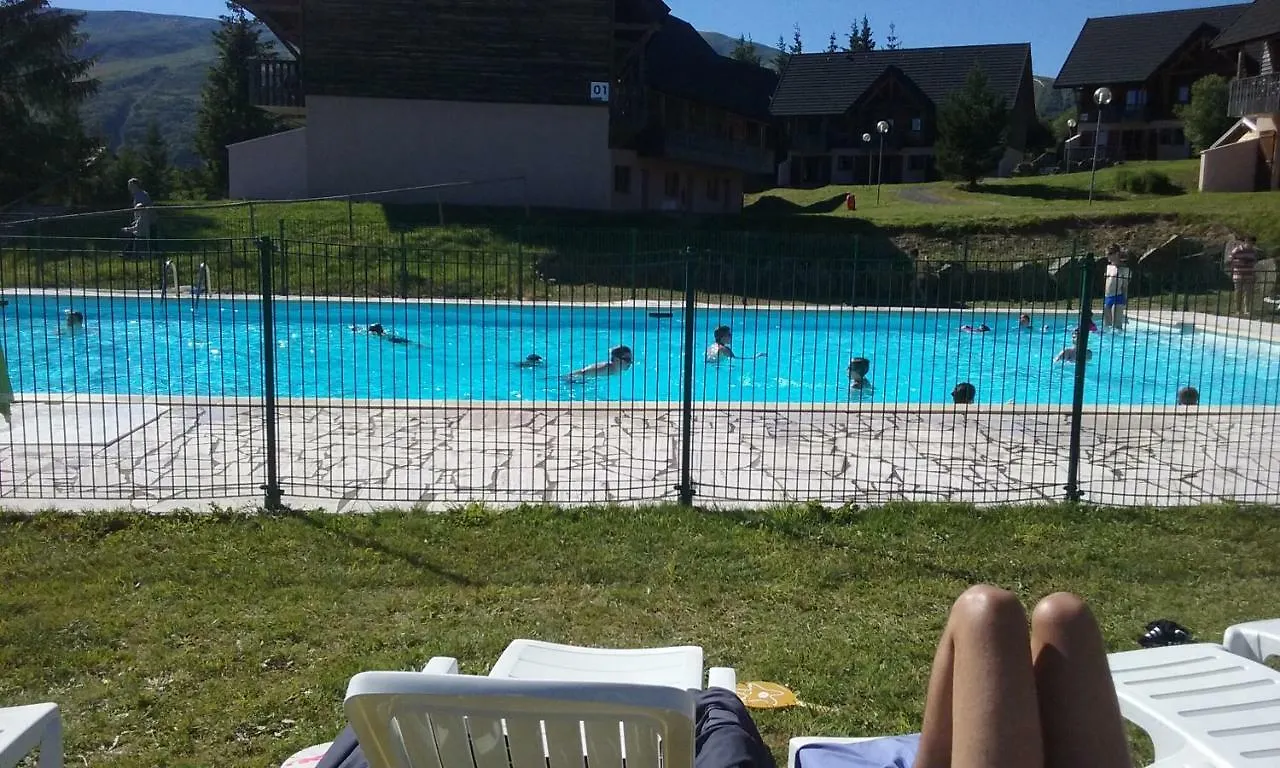 Résidence Le Bois de la Reine Super-Besse Appart hôtel
